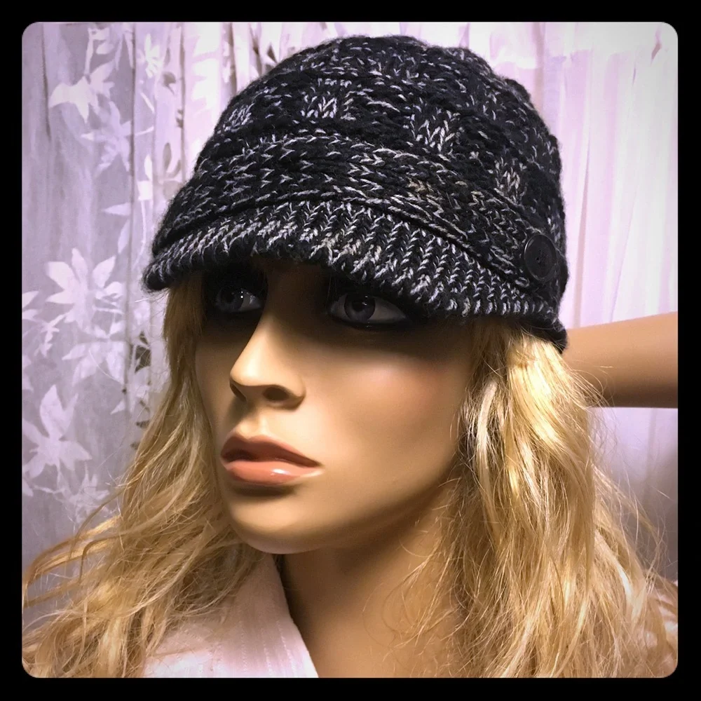 Ladies Black & White Knit Newsboy Hat | Fleece Lined Winter Cap One Size